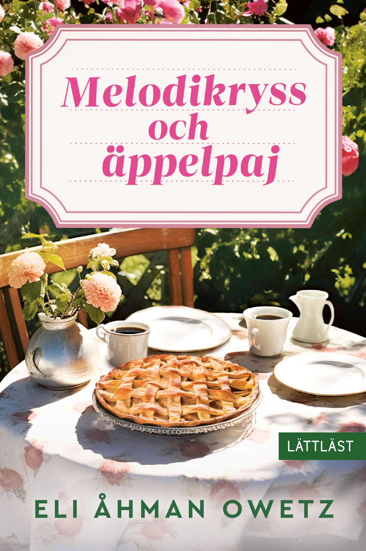 På pärmen till Melodikryss och äppelpaj finns ett vackert dukat kaffebord ute i trädgården med en rosenbuske bakom.