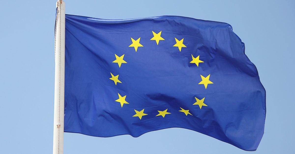 EU:s blåa flagga med gula stjärnor i ring
